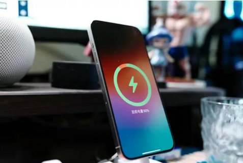 唐县苹果15换屏服务分享用什么充电器给iPhone15充电更好 
